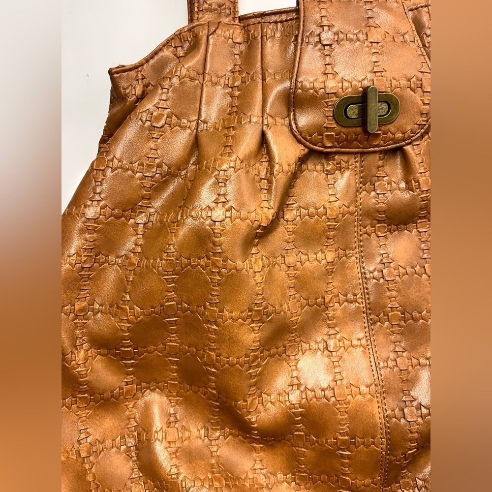 AMICI Accessories Elegant Tan Large Purse Tote or Shoulder Bag - Picture 3 of 16